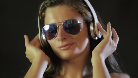 woman with headphones and sunglasses