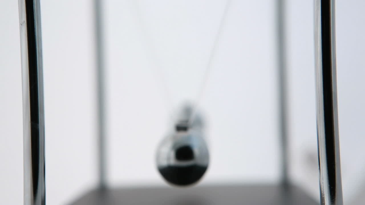 movimiento perpetuo de la cuna de newton