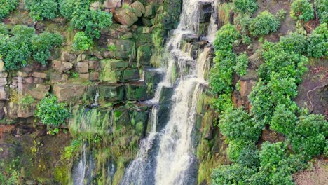 Ein-Faszinierender-Wasserfall-In-Den-Mooren-Von-Yorkshire
