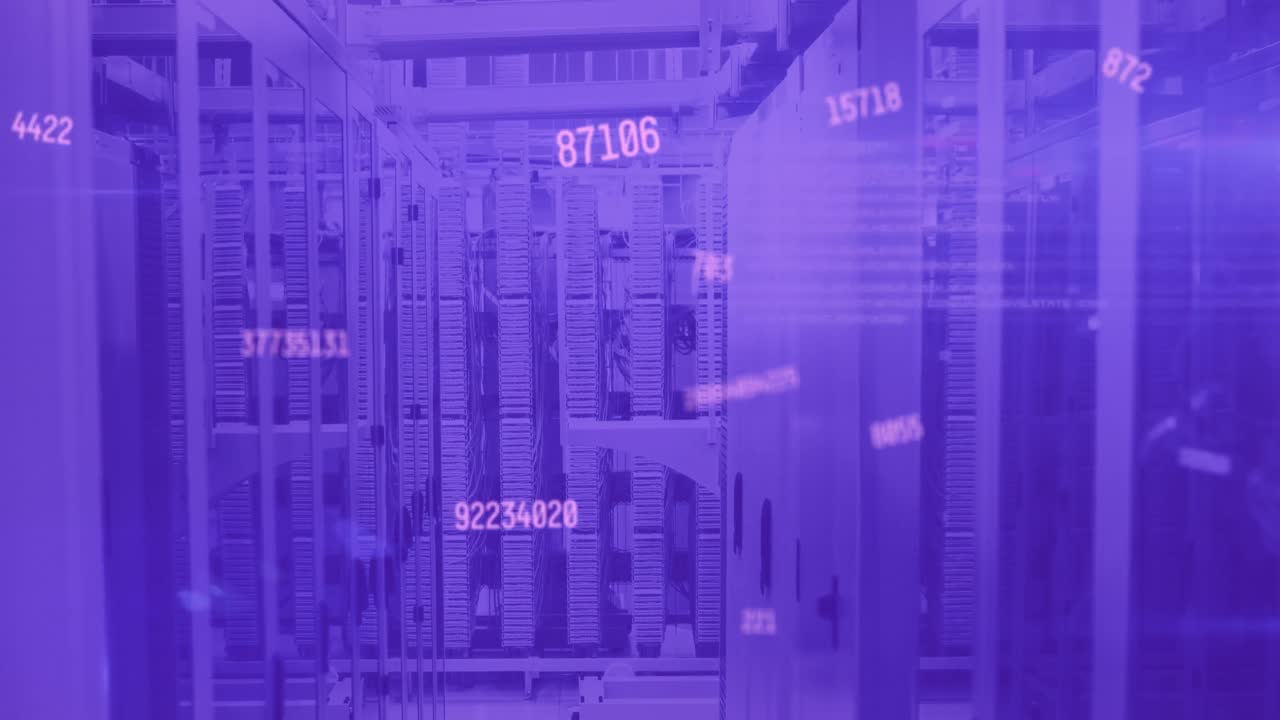 анимация розовых чисел, меняющихся над технической комнатой с компьютерными серверами