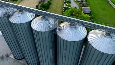 Grandes-Silos-De-Grano-Agrícola---Toma-Aérea