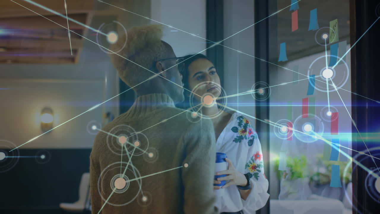 animación de la red con conexiones a través de diversas personas de negocios