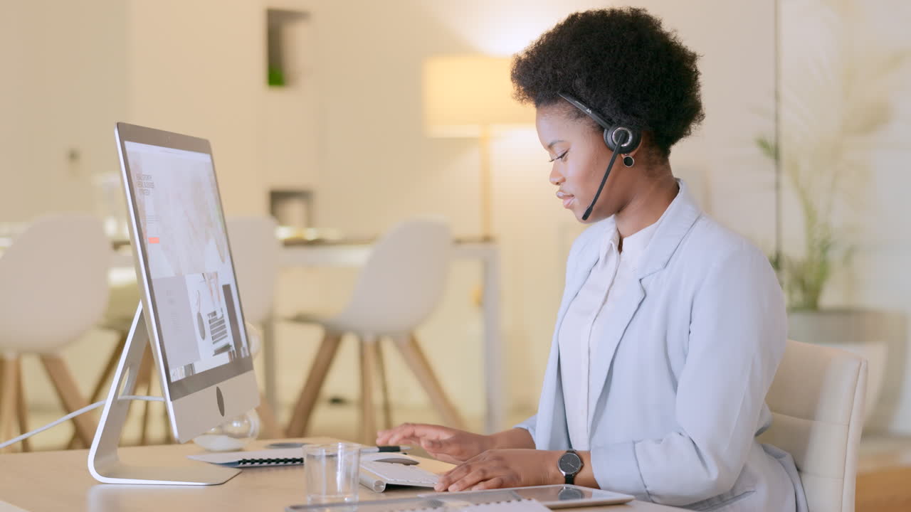 Happy call center agent or customer service