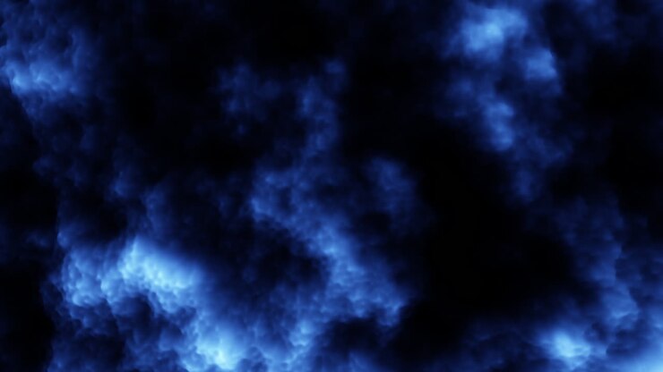 un maestoso paesaggio nuvoloso sotto un cielo blu profondo