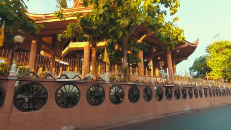 looking at the chiness temple in bangkok