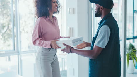 mujer de negocios, pizza para la entrega