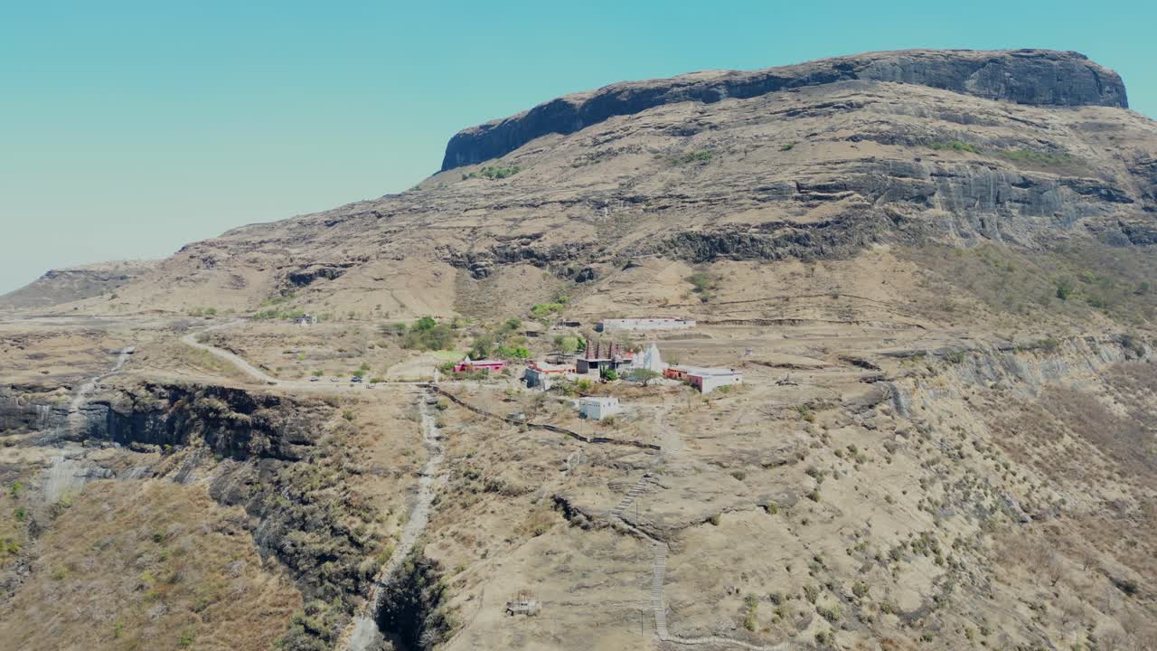 힌두 사원 꼭대기 인 언덕 인근 bye mumbai to agra 국립 hwy 마하라슈트라 kalsubhai 피크 chandwad 요새