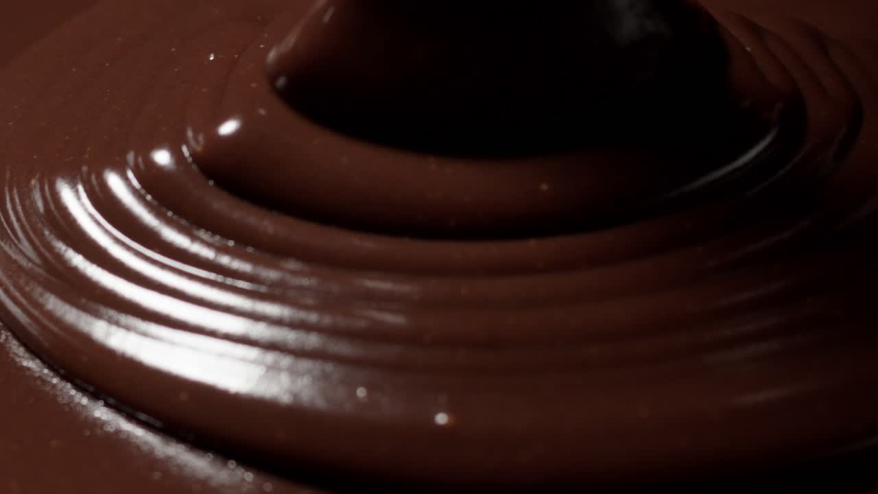 프리미엄 어두운 녹은 핫 초콜릿을 부어, 과자, 달한 디저트를 만드는 과정, 아이싱
