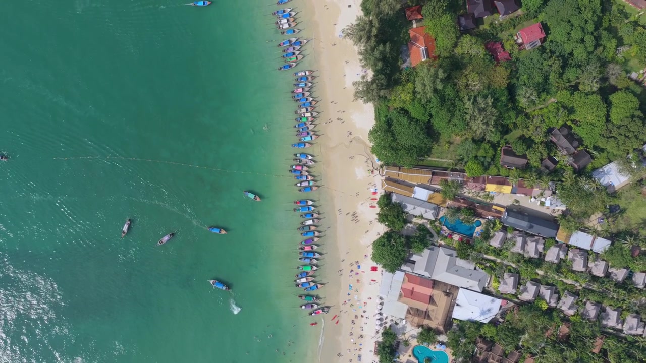 Droneoptagelse af Railay-stranden i Krabi, Thailand