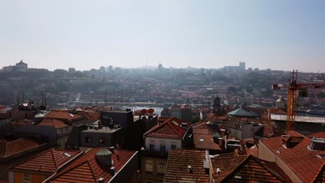 Timelapse-Panorámico-Desde-Oporto,-Portugal,-Con-El-Centro-Histórico-De-La-Ciudad-Al-Fondo