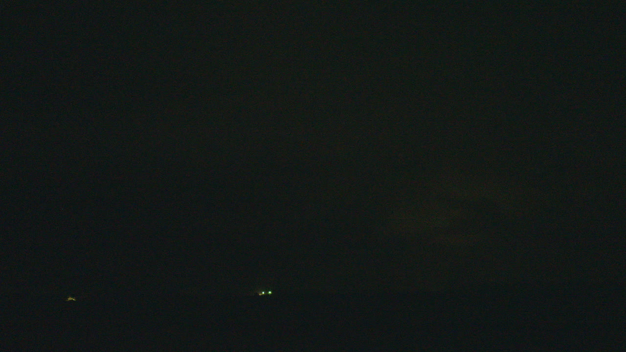 Scary nighttime dust storm quickly moves close