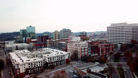 Aerial-Push-into-Knoxville-Tennessee-Skyline,-Knoxville-Tenn,-Knox-County-Tennessee