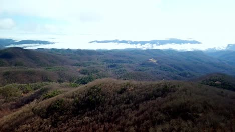 Soplando-Roca-Nc,-Soplando-Roca-Carolina-Del-Norte,-Vista-De-La-Montaña-Apalache,-Montañas-Blue-Ridge,-Niebla-En-El-Valle