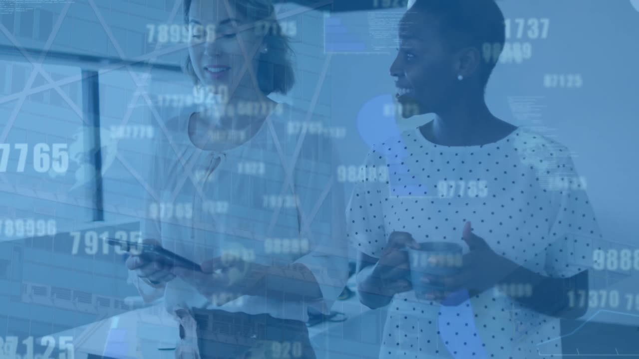 animazione dei numeri che cambiano su diverse colleghe di lavoro in ufficio