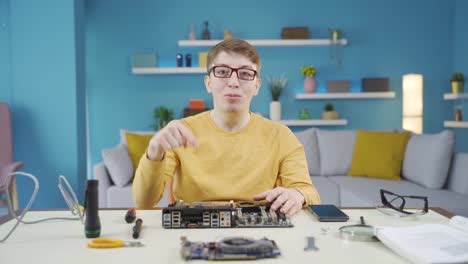 Intelligent and tech-savvy young man. He talks technology to the camera.