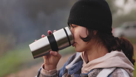 Morning,-drinking-and-coffee-at-camp-with-girl