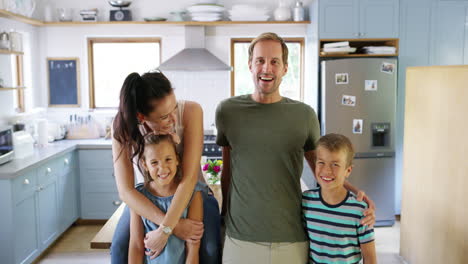la familia es lo que hace de una casa un hogar.
