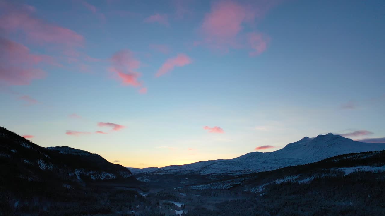 Stunning 4K drone footage of Northern Norway’s winter beauty. Features Saltfjellet mountain, Arctic snowscapes, and serene frozen landscapes and stunning golden hour magic.