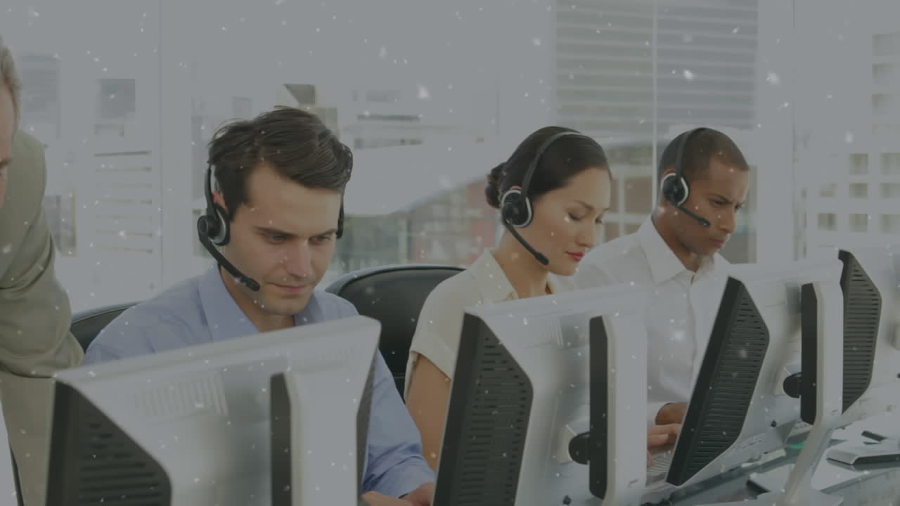 사무실에서 일하는 고객관리 임원들의 팀에 대해 떠다니는  ⁇  입자