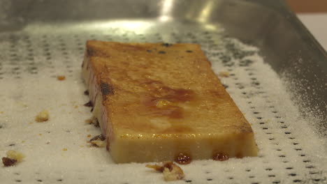 preparing a torrija