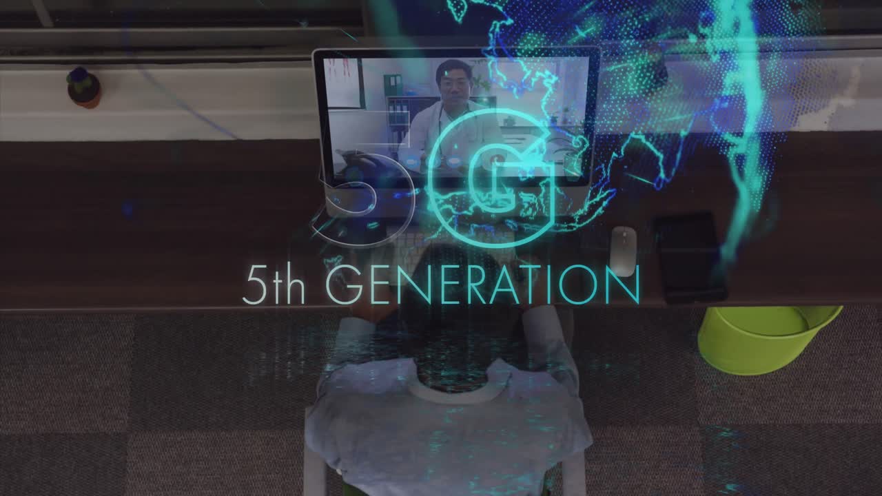 노트북 비디오 통화에서 아시아 남성 의사의 5g 텍스트의 애니메이션