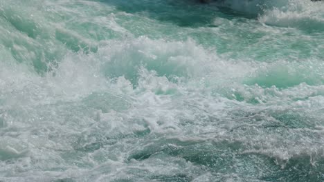 Gebirgsfluss-Schöne-Natur-Norwegen-Natürliche-Landschaft.-Der-Lovatnet-See-(auch-Loenvatnet)-Ist-Ein-See-In-Der-Gemeinde-Stryn-Im-Kreis-Vestland,-Norwegen.