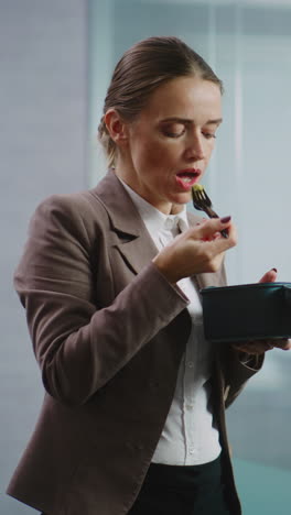 businesswoman eating lunch in office