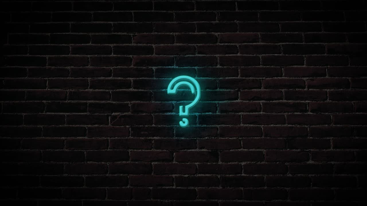 4k signo de interrogación luz de neón en el fondo de la pared de ladrillo. brillante gran anuncio iluminado en animación en bucle.