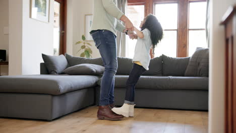 Baile,-Amor-Y-Padre-Con-Hija-En-Casa