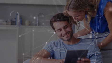 animación de redes de conexiones sobre una pareja caucásica usando una tableta