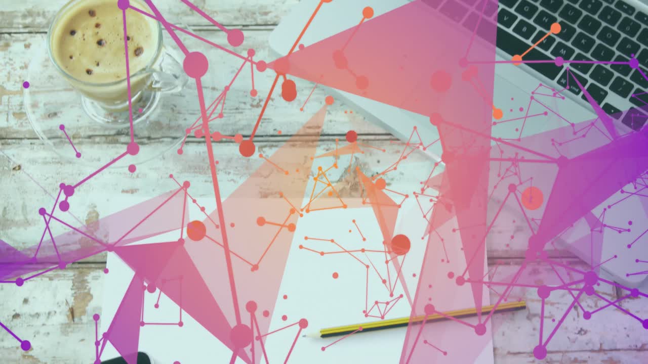 animación de redes de plexo contra el primer plano de una taza de café y una computadora portátil en una superficie de madera