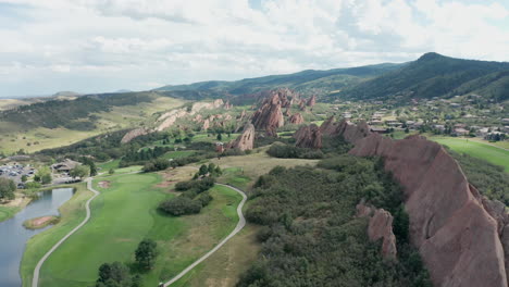 arrowhead golf course resort in littleton colorado with green grass, red rocks, and blue skies