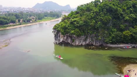 A-beautiful-view-of-the-Li-Jiang-River-in-Guilin,-China-with-stunning-landscape-and-bustling-tourist-activity