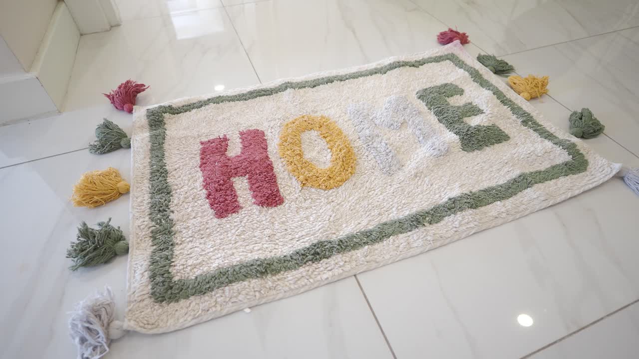 Zerbino colorato con scritta 'HOME'