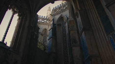 monasterio de batalla capelas imperfeitas vista para el exterior de la pista de cámara lenta en