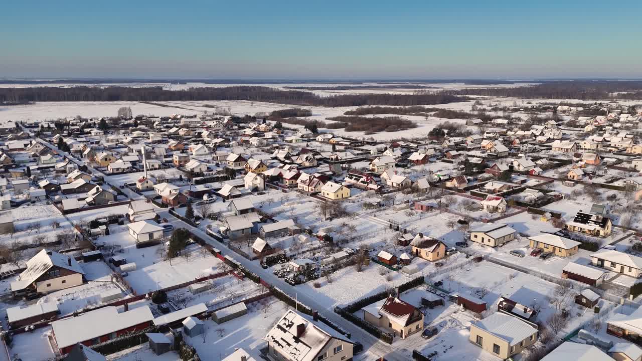 리투아니아와 동유럽에서 정원 은 개인 주택이 됩니다.