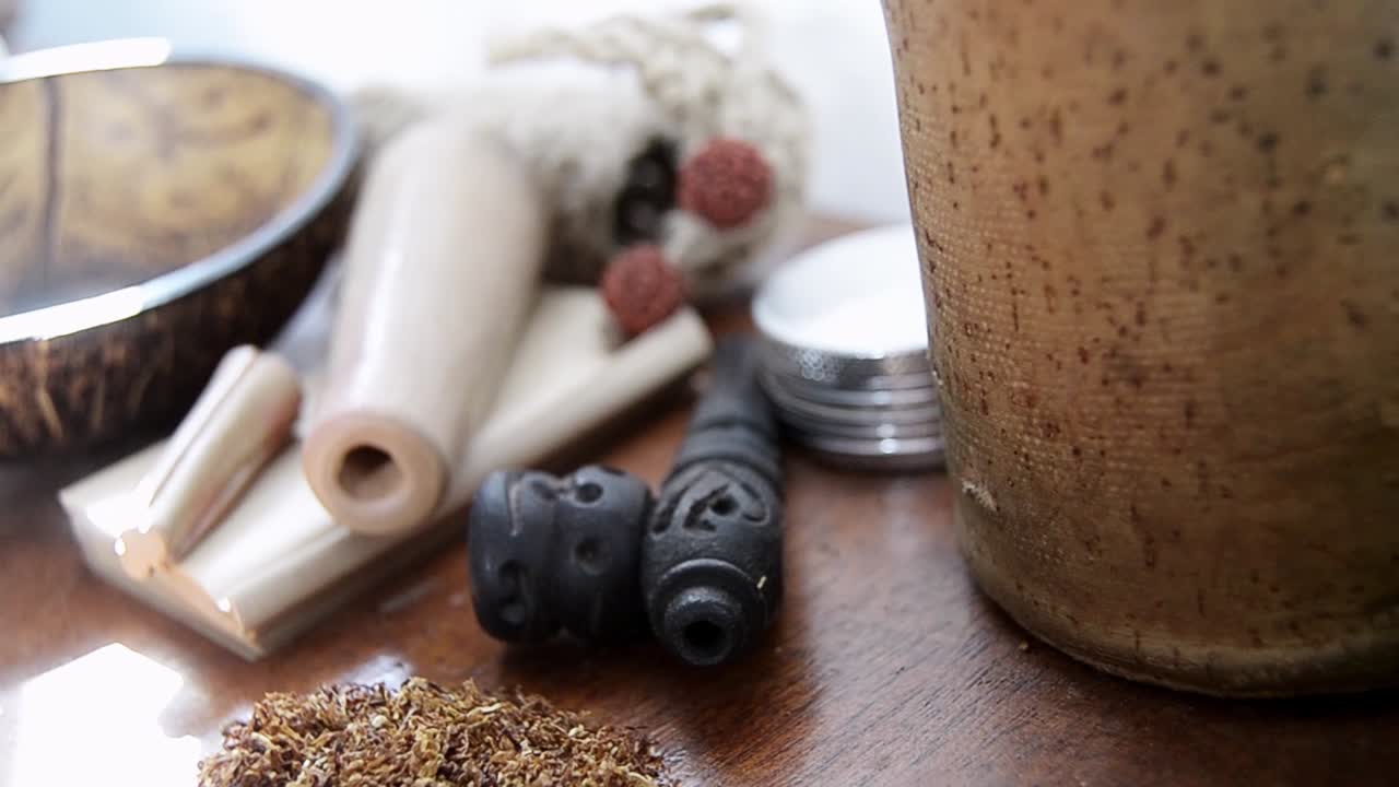 흡연 장비의 세련된 콜라주