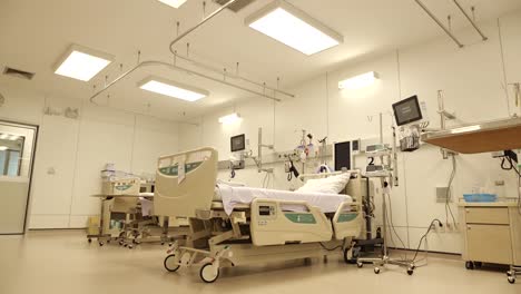 Empty-Patient-Ward-with-Equipment,-Nobody