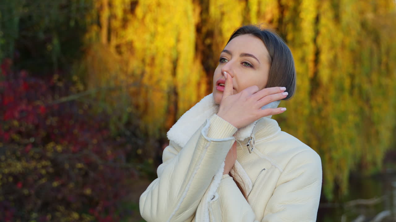 Donna in autunno Park
