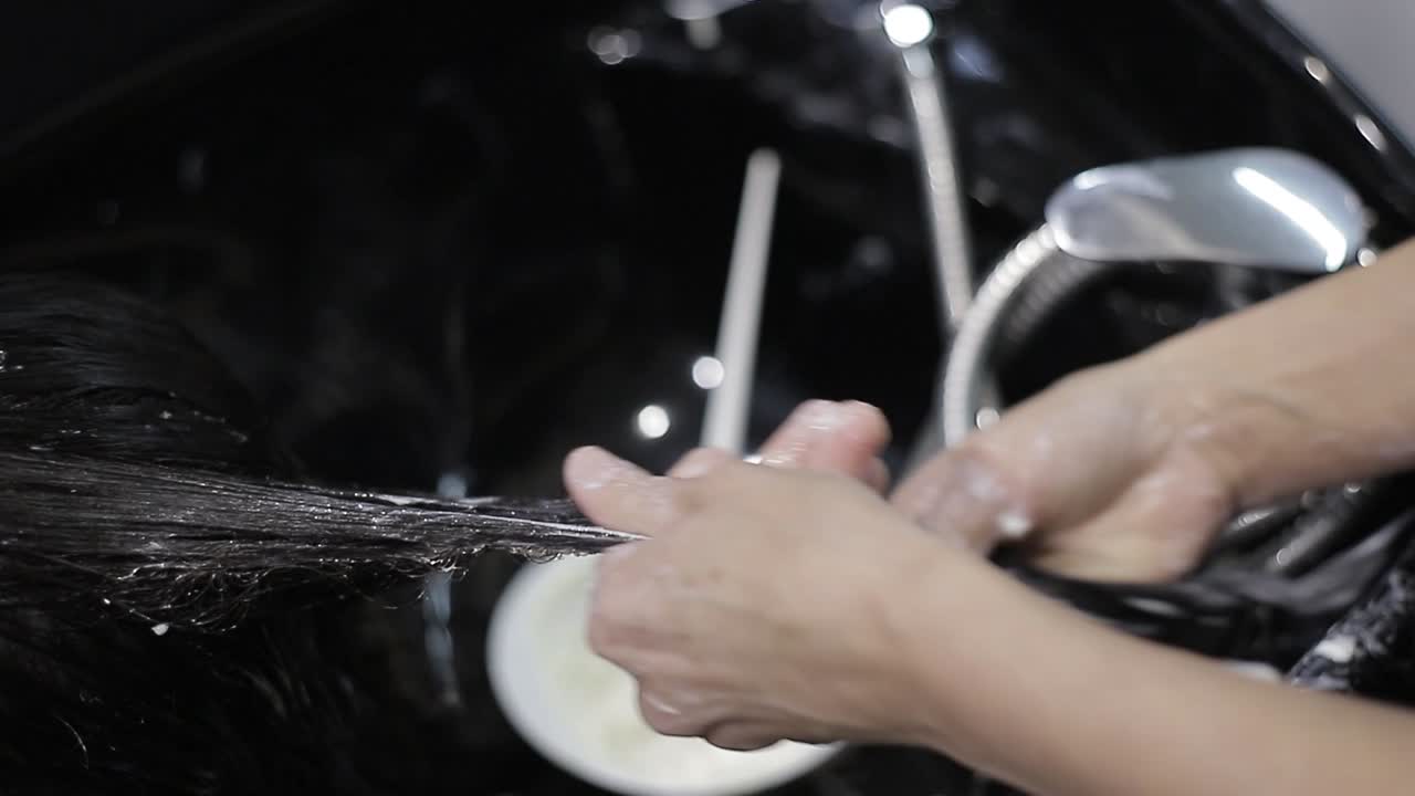 salón de belleza, cuidado del cabello y concepto de personas