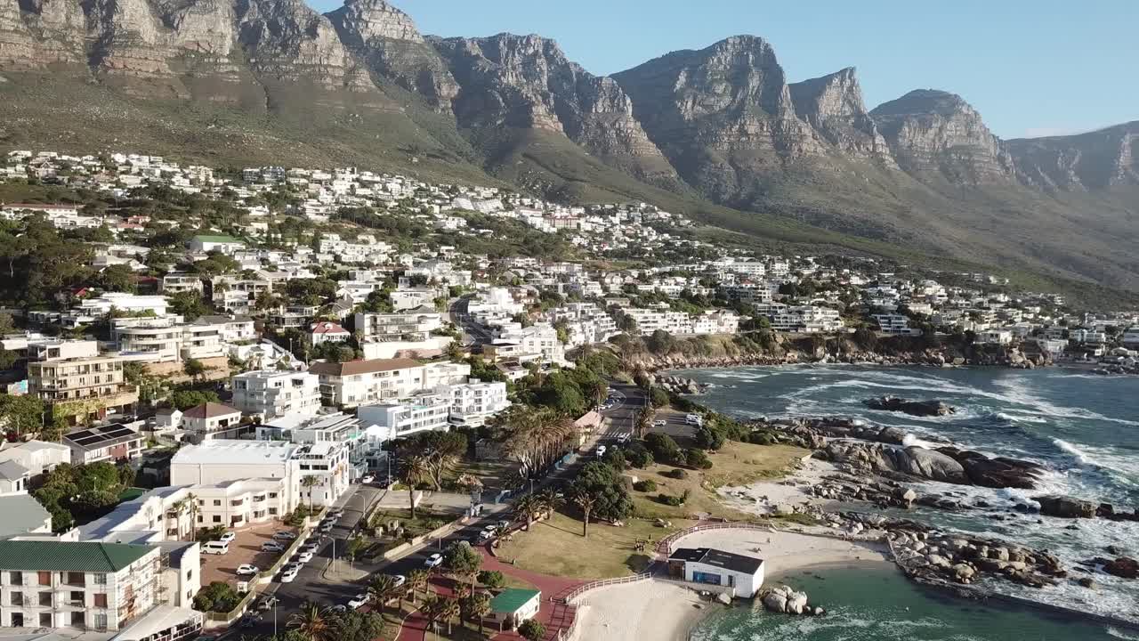 paning right from the 12 apostles mountains and the city camps bay below to the ocean