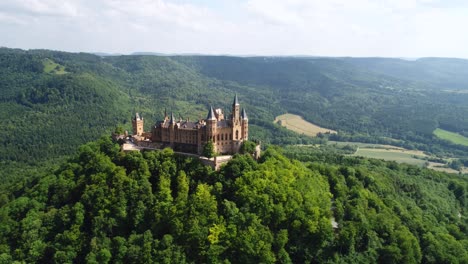 Castillo-De-Hohenzollern,-Alemania.-Vuelos-Aéreos-Con-Drones-FPV.