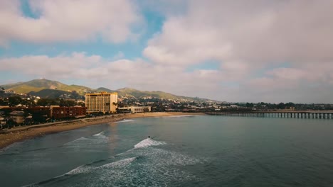 Antena-Sobre-Surfer&#39;s-Point-Ventura-California-En-La-Luz-Del-Atardecer