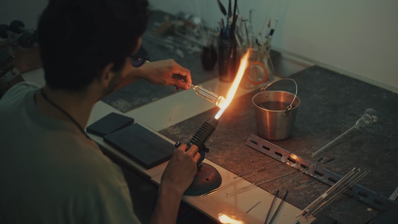 Glassblowing art creation