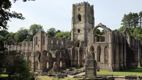 Imágenes-Del-Monasterio-Cisterciense-En-Ruinas,-Fountains-Abby-En-North-Yorkshire,-Reino-Unido