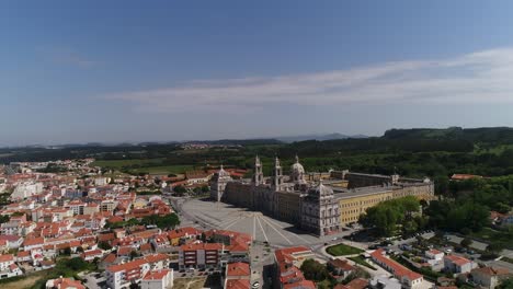 Sobrevolando-El-Palacio-Nacional-De-Mafra-En-Portugal