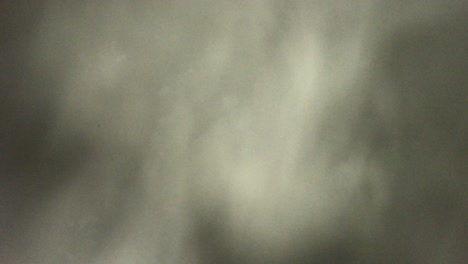 abstracción de vapor blanco volando en la cara