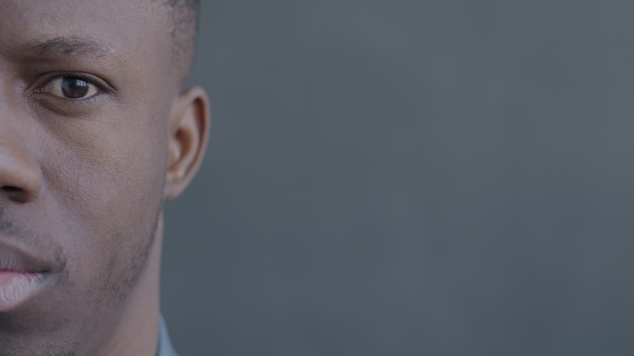 primer plano de la cara de un hombre