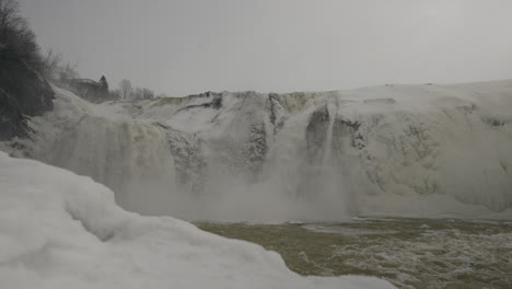 Raging-Flow-Of-Streams-On-Frozen-River-During-Winter-In-Quebec,-Canada