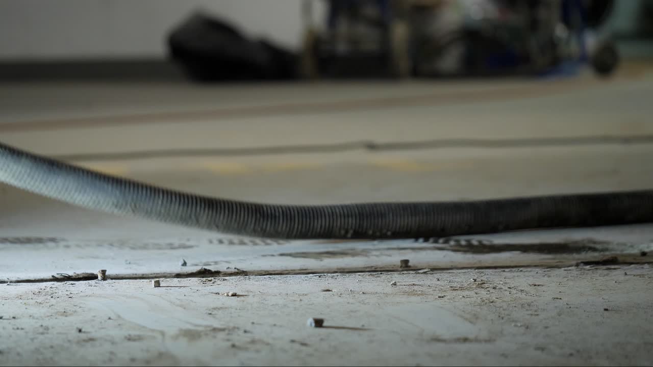 주사 구이 호버 남자 측면 뷰 뒷빛